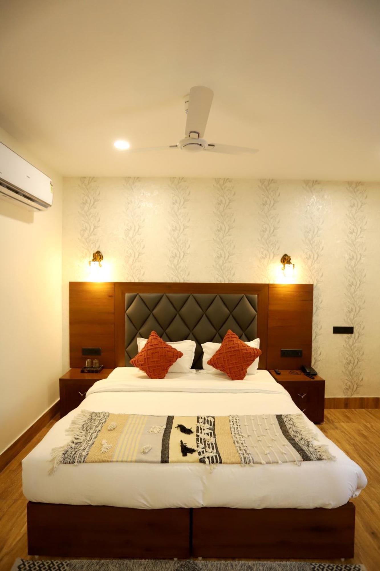 Hotel Dhingra Inn Rewāri Esterno foto